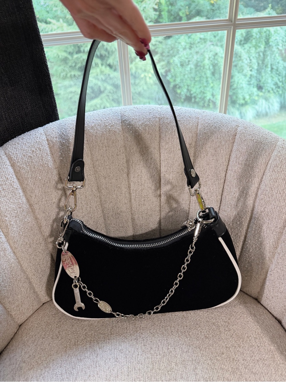 Von Dutch Black Velvet Mini Shoulder Bag with White Trim - Picture 5 of 8